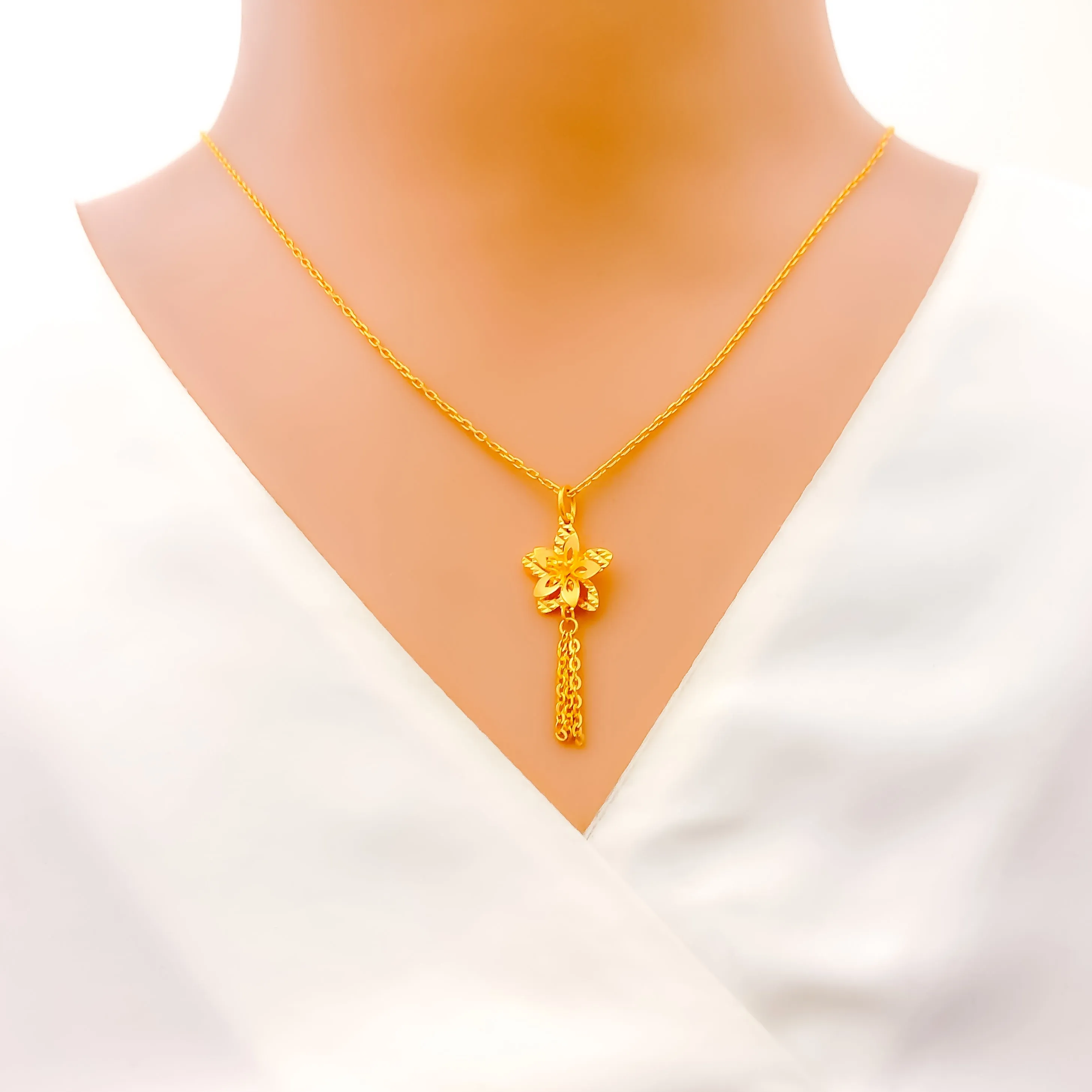 Attractive 22K Gold Floral Pendant Set