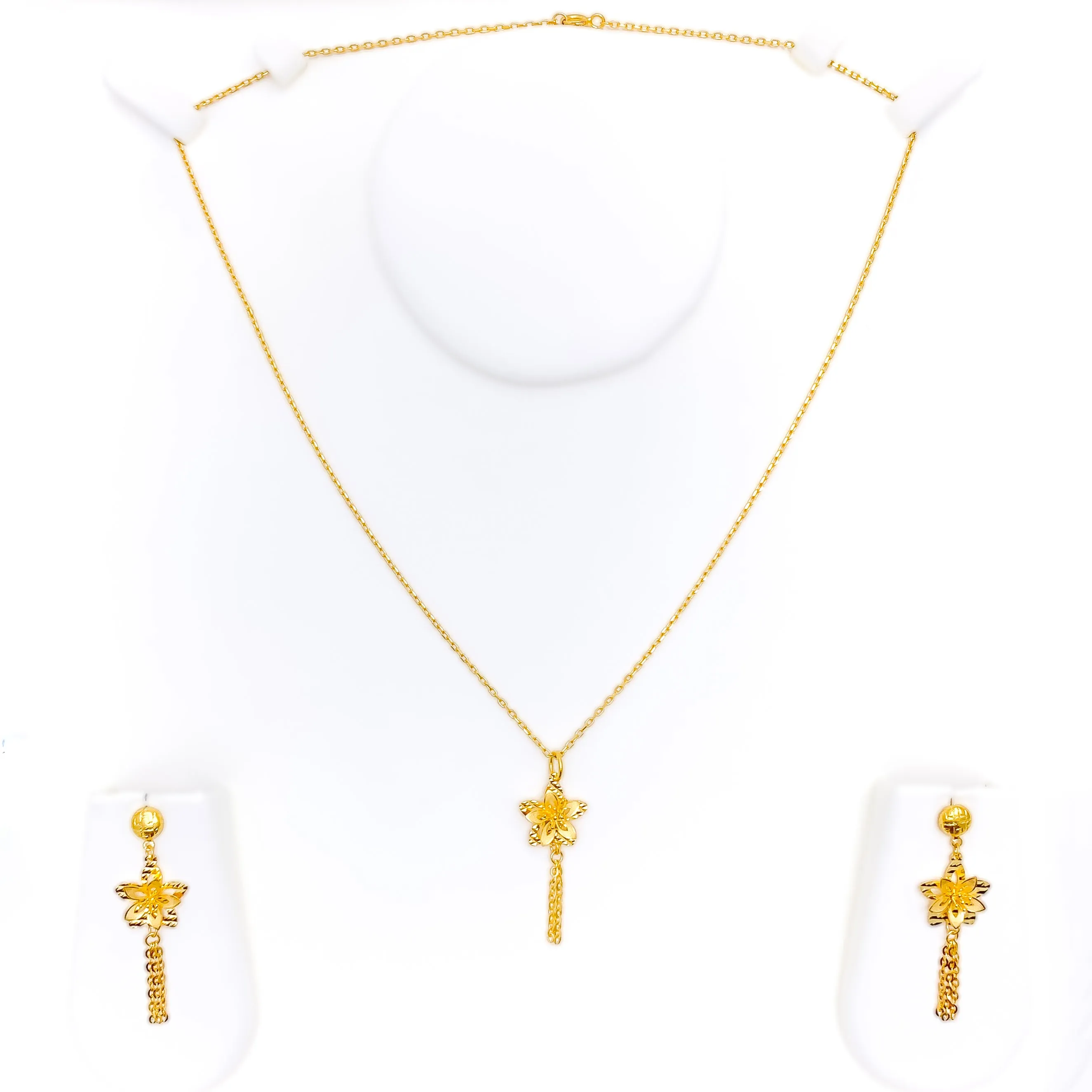 Attractive 22K Gold Floral Pendant Set