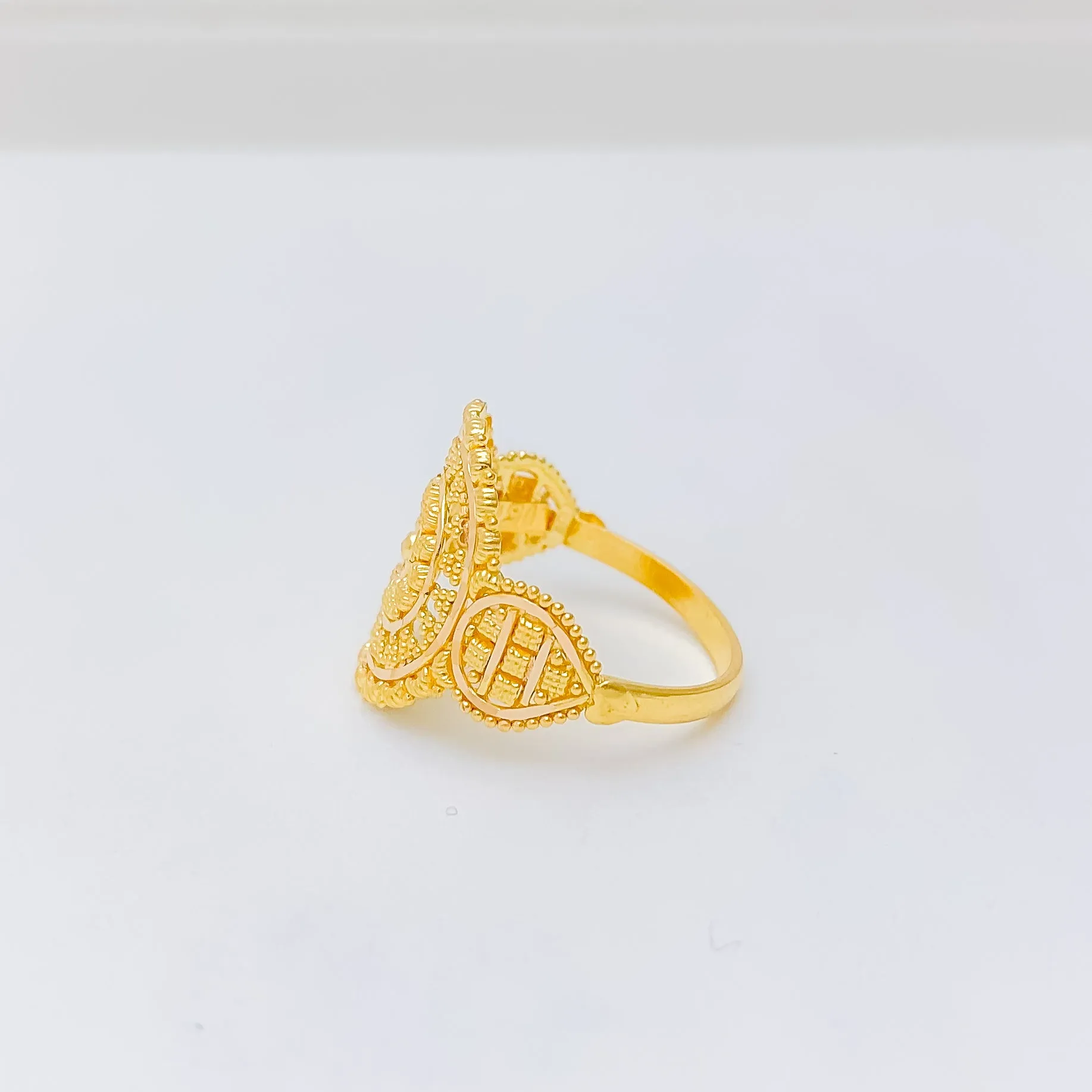 Attractive Yellow Gold Ring