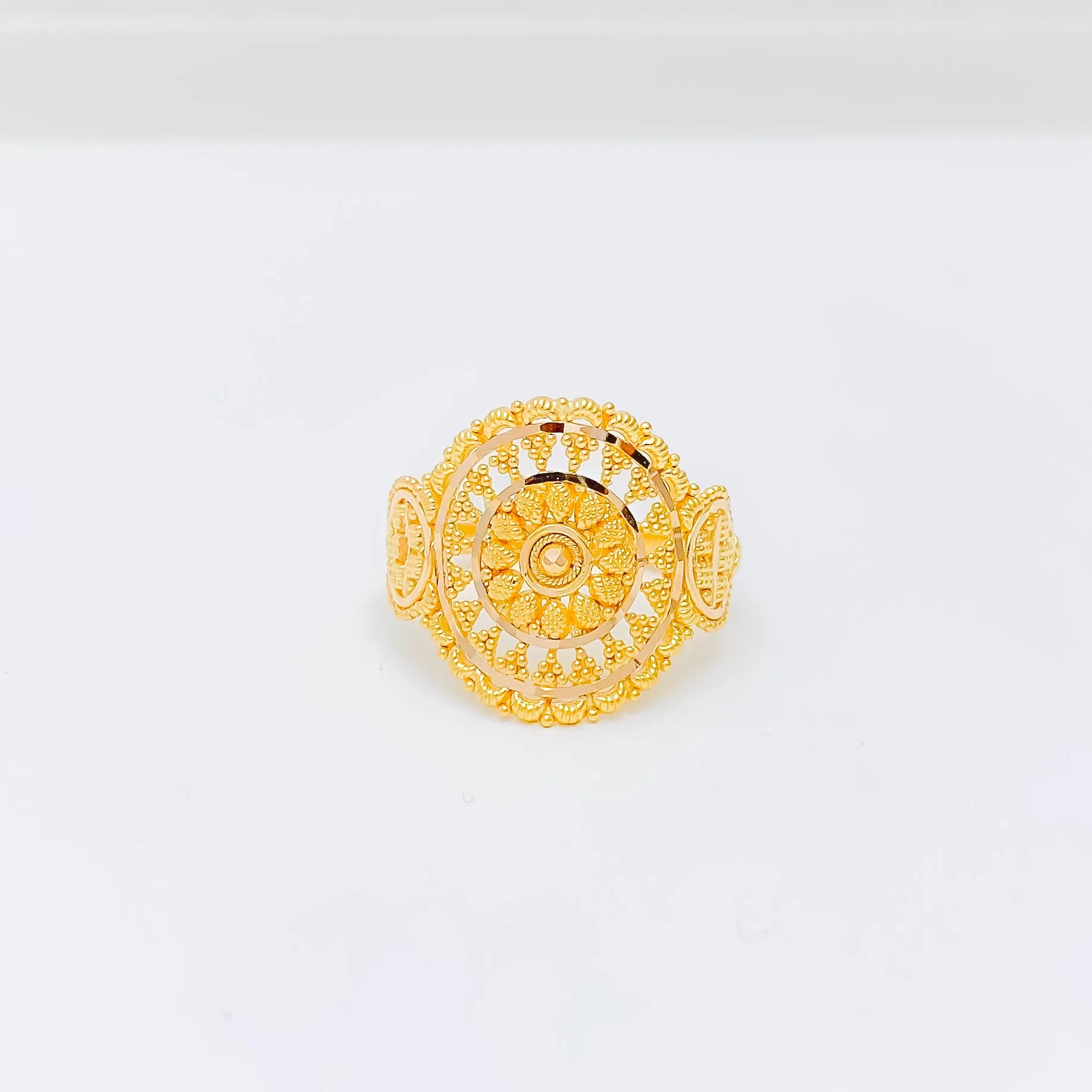 Attractive Yellow Gold Ring