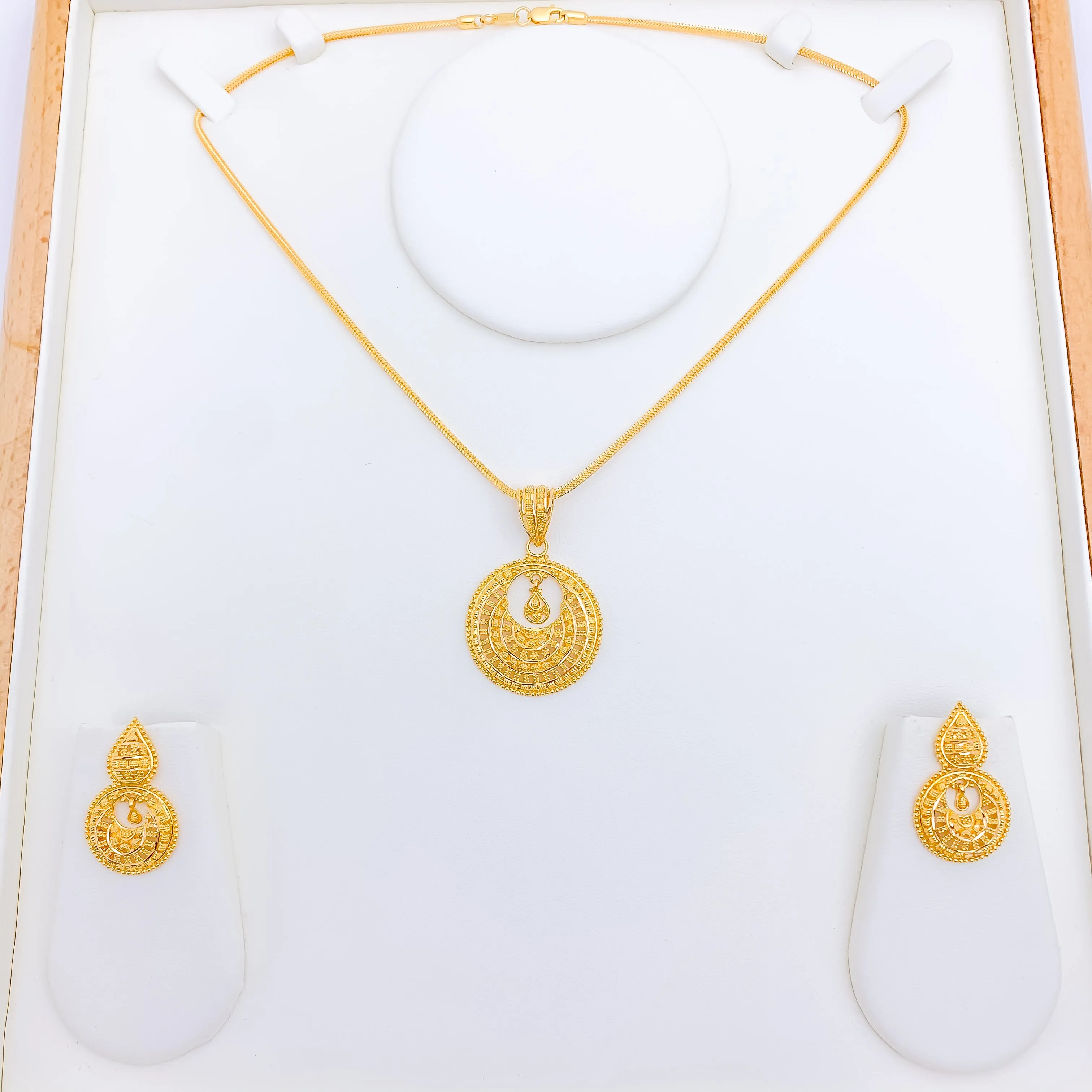 Beautiful Chand Pendant Set