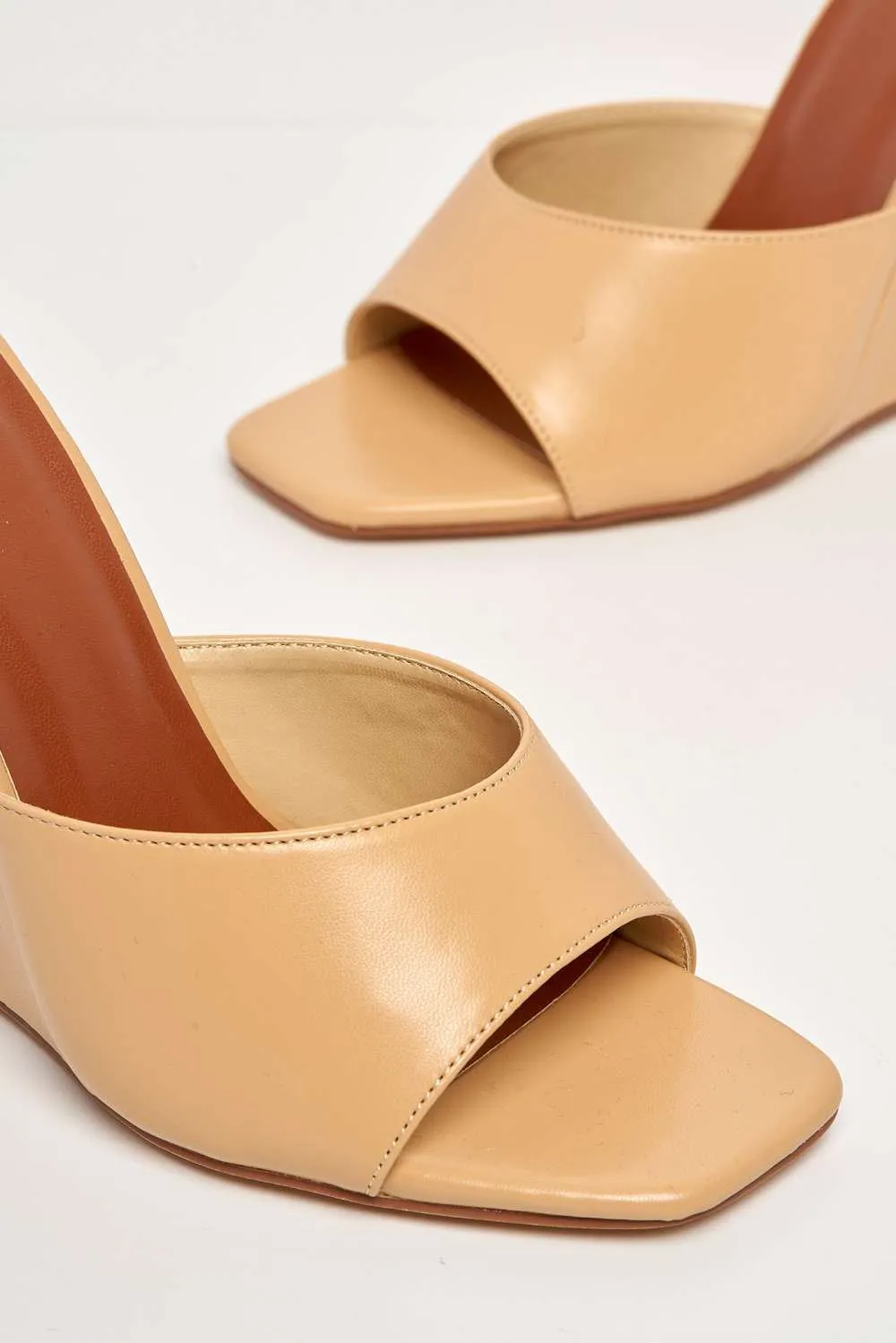 Dune Plain Band Wedge Mule in Nude PU