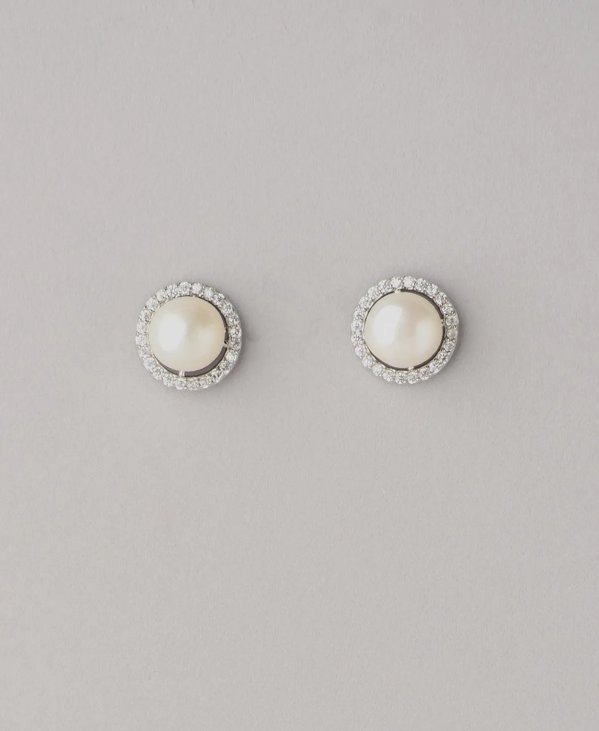 Elegant White Stud Pearl Earring